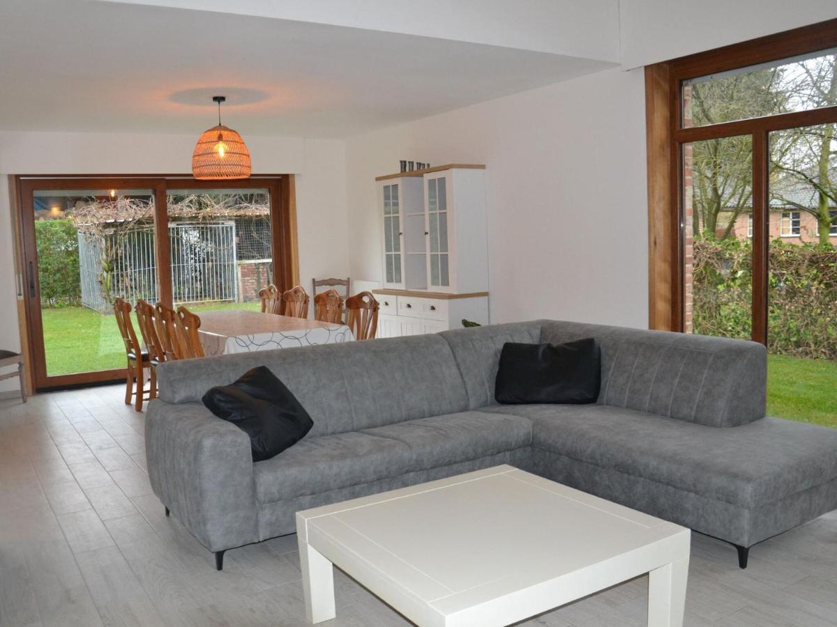 Welcoming Villa In Puivelde With Terrace Garden Barbeque Luaran gambar