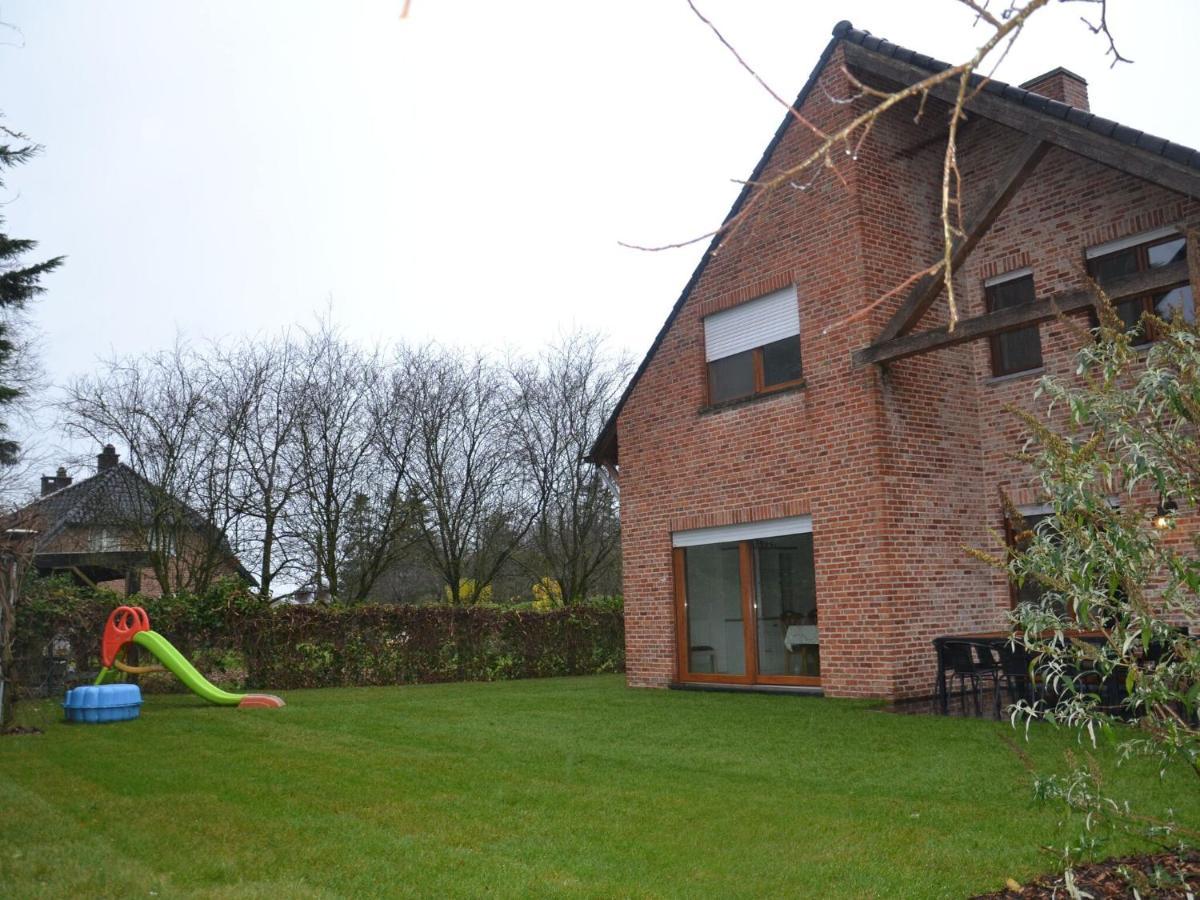 Welcoming Villa In Puivelde With Terrace Garden Barbeque Luaran gambar